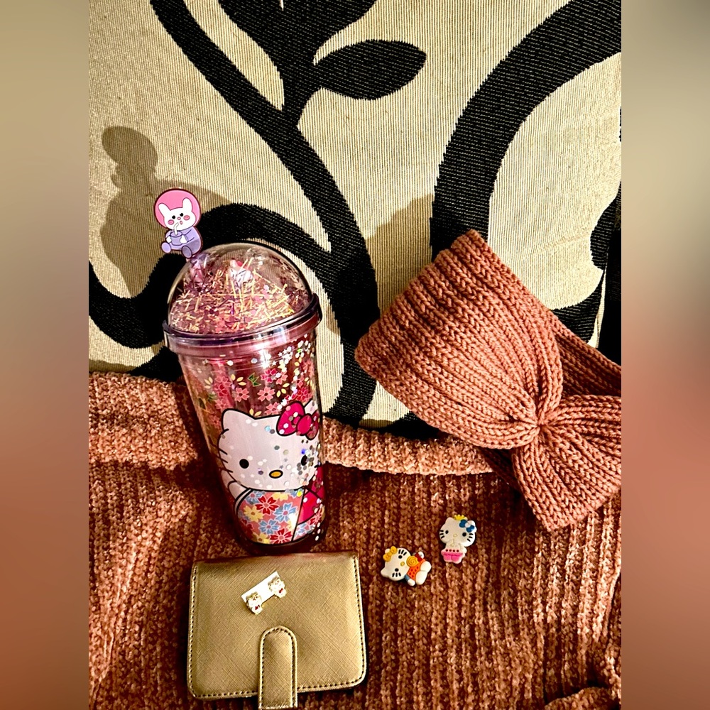 Hello kitty gift set $24